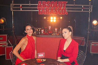 Absolut Tabasco reúne Marquezine e Tatá Werneck em talk show