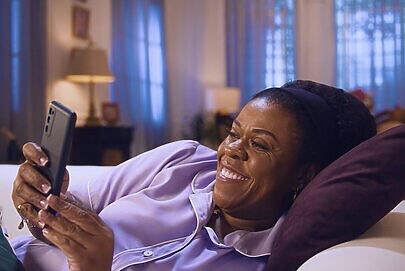 Nubank une “Avenida Brasil” e “Quem Ama Cuida” em campanha