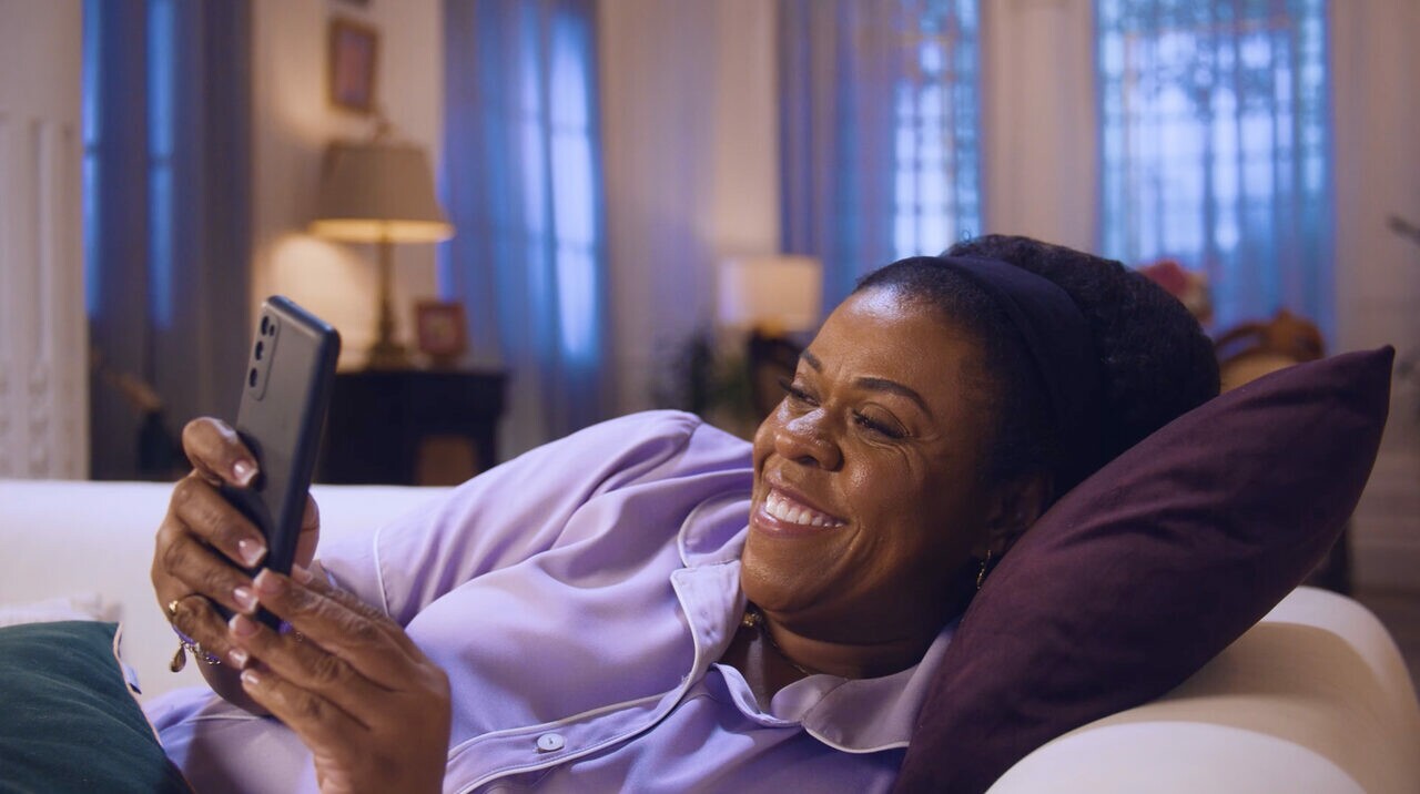Nubank une “Avenida Brasil” e “Quem Ama Cuida” em campanha