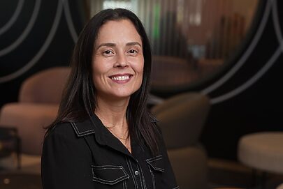 Dentsu Brasil promove Monique Ferreira a diretora financeira