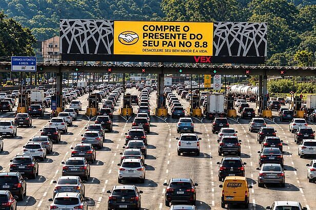 Mega painel de LED na Ponte Rio-Niterói