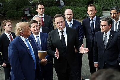 Trump celebra autorregulação de IA, mas lança super IA