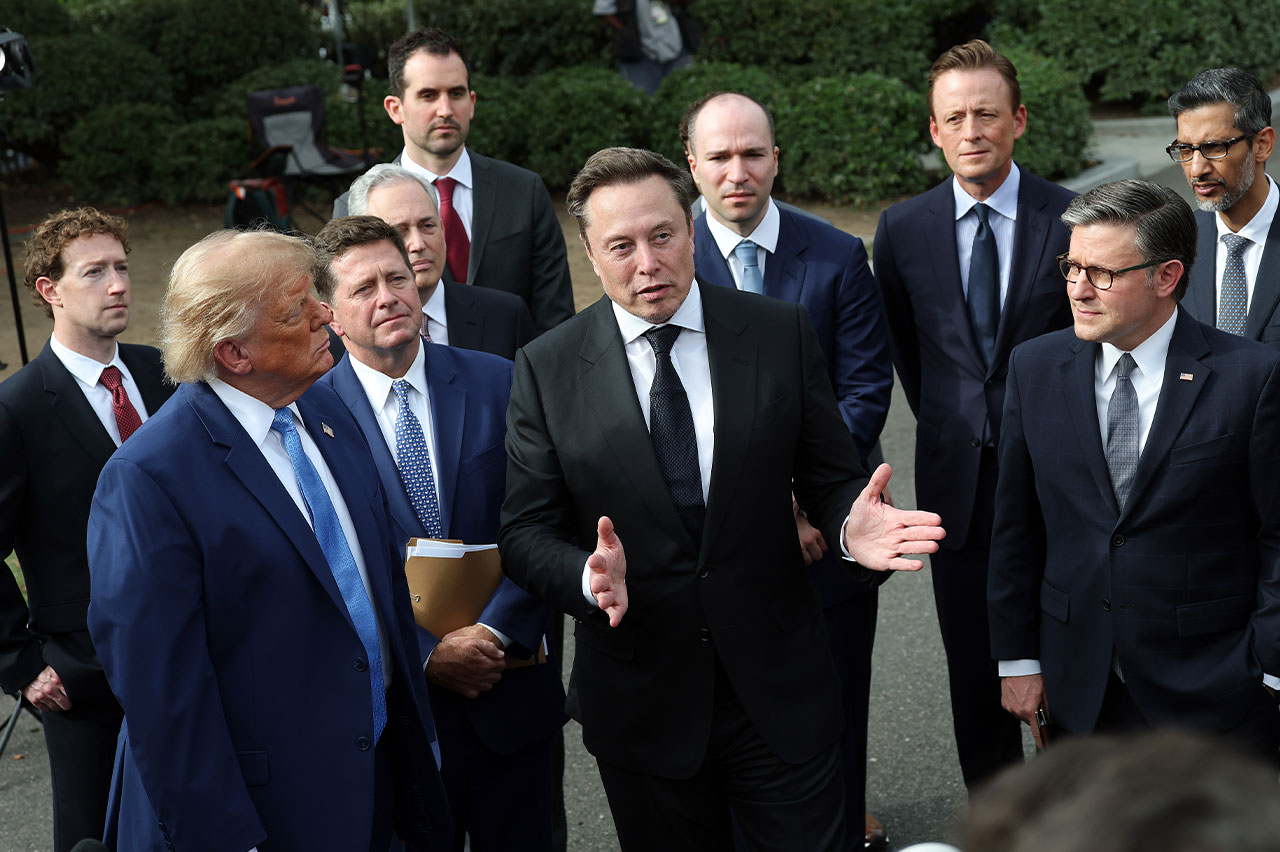 Trump celebra autorregulação de IA, mas lança super IA