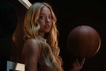 Sydney Sweeney promove app de previsões esportivas