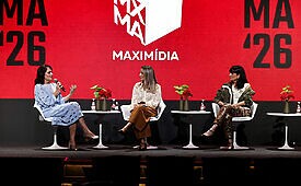 Tatiana Ponce, CMO e vice-presidente de Pesquisa & Desenvolvimento da Natura e da Avon; Sabrina Romero, diretora de marca e comunicação da Vivo; e Ana Verroni, CMO da 99, no Maximídia 2026 (Crédito: Máquina da Foto)