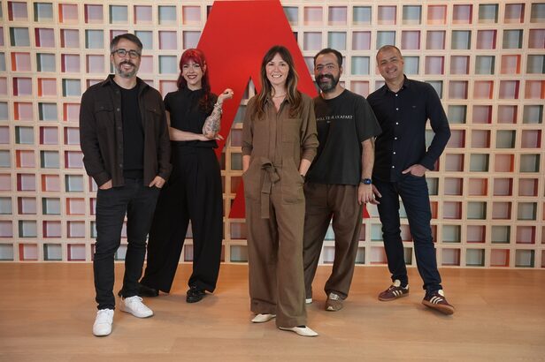 adobe e dentsu