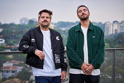 Africa promove Henrique Martins e Raphael Santos