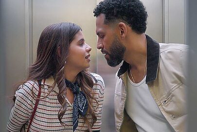 Latam Pass investe em sitcom para democratizar uso de milhas