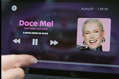 Nissan e Xuxa revelam mistério da música de trás para frente