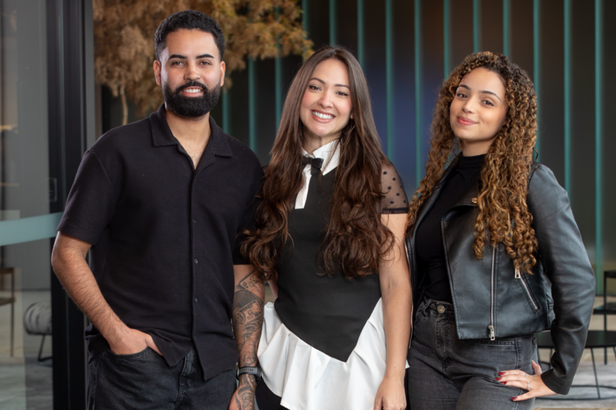 Da esquerda para direita: Victor Sabino, Patrycia Ayres e Isabella Lançone (Crédito: Divulgação)