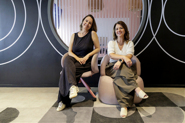Da esquerda para direita: Silvia Visani e Viviana Maurman (Crédito: Divulgação)
