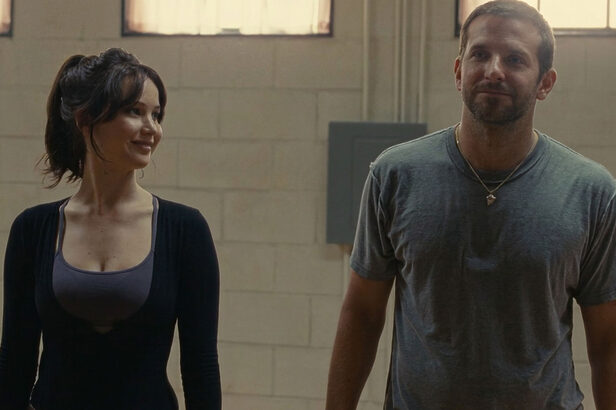 Jennifer Lawrence e Bradley Cooper são os protagonistas no filme "O Lado Bom da Vida" (Créditos: Reprodução)